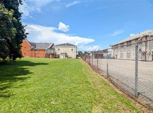 2016 Harmony St, New Orleans, LA 70115