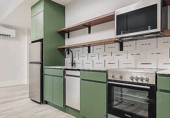 4th image of 1510 Gates Ave #705