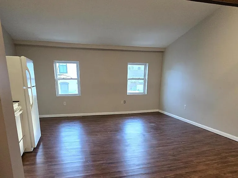 4303 Main St #3 — Photo 3