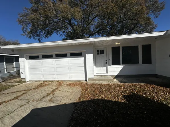 3164 Walnut St, Groves, TX 77619