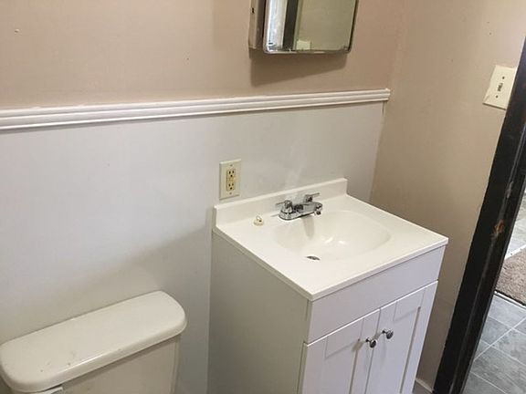 3rd image of 2517 New York Ave