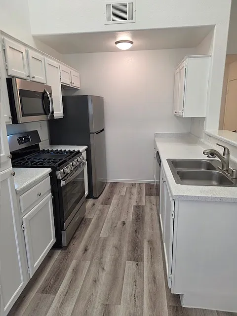 2 bed, 1000 sqft, $1,749 — Photo 4