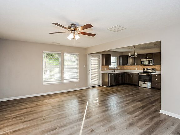 5th image of 831 Littleton Dr