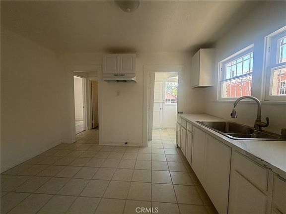 4th image of 744 E 74th St