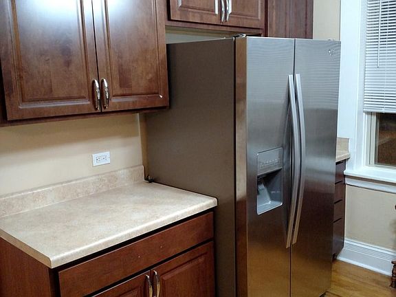 3rd image of 1620 W Leland Ave APT 2