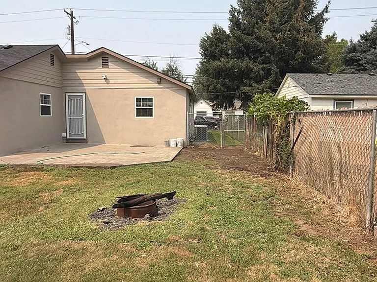 2410 Englewood Ave — Photo 30