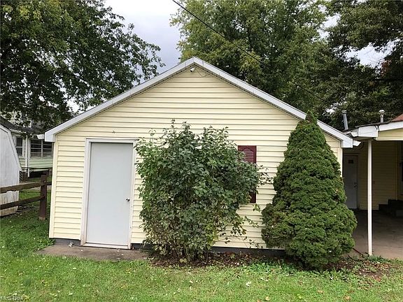 3rd image of 422 Gladstone St