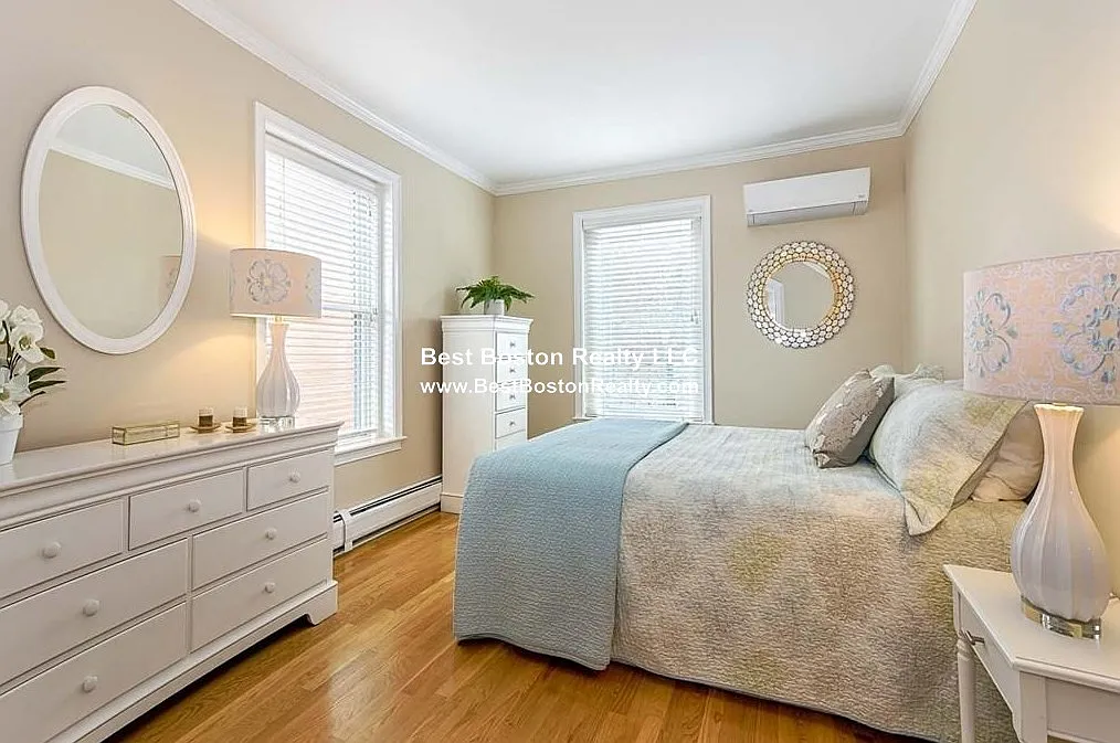 2 bed, 1.0 bath, $4,500 — Photo 2