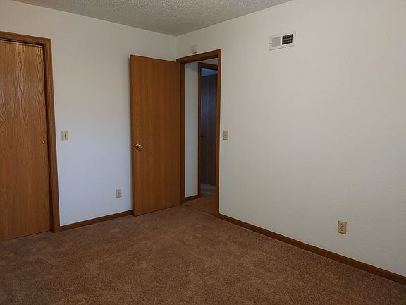 5th image of 622 Boxwood Dr APT 4