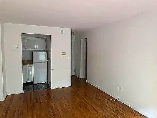 3rd image of 307 E 89th St APT 2E