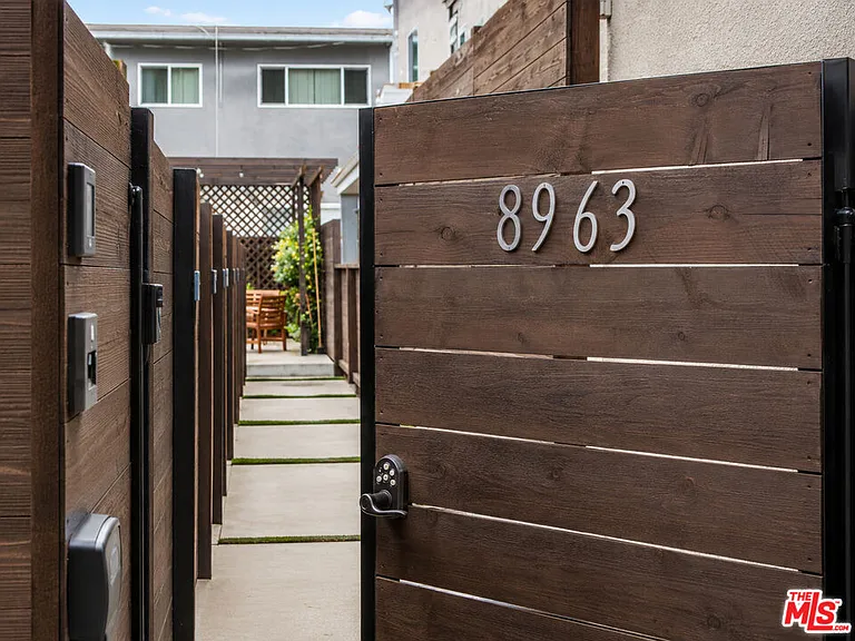 8963 Cadillac Ave — Photo 9
