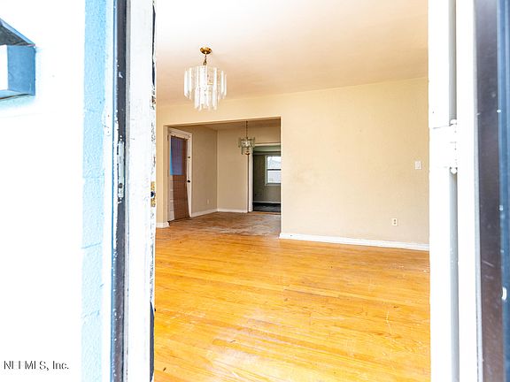 4th image of 7801 Caxton Cir E
