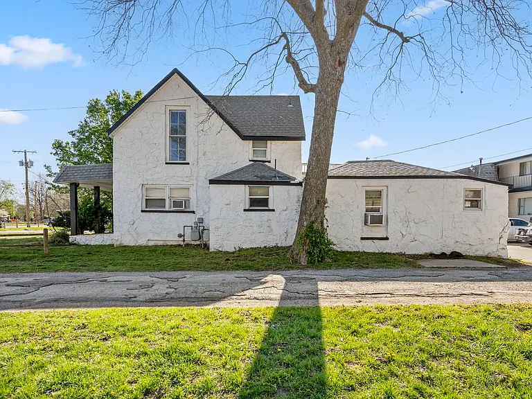420 W Normal St — Photo 24