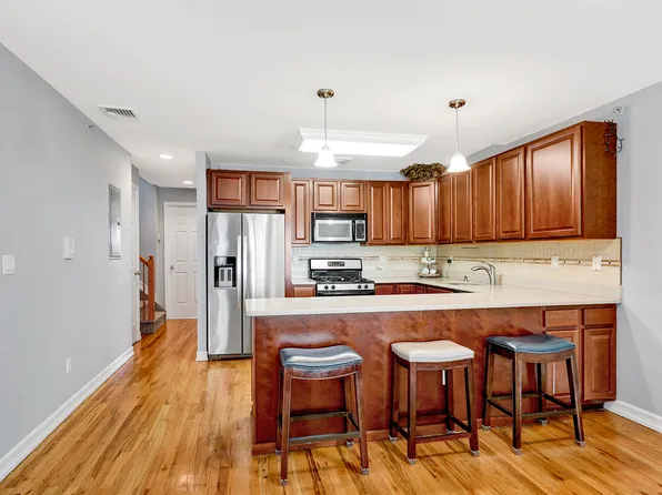 102-20 Rockaway Beach Boulevard image 5 of 32