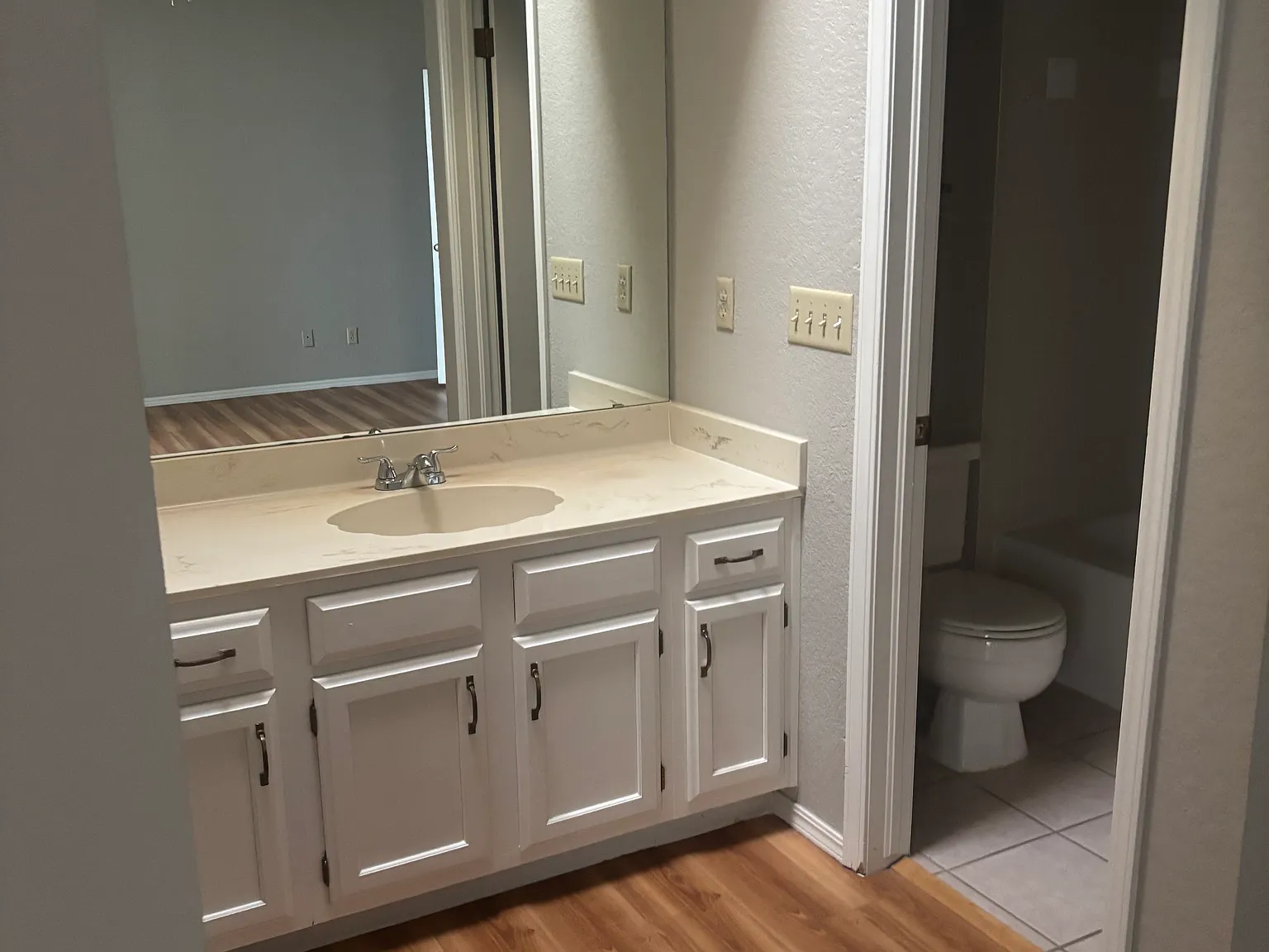 14213 Fairhill Ave — Photo 4