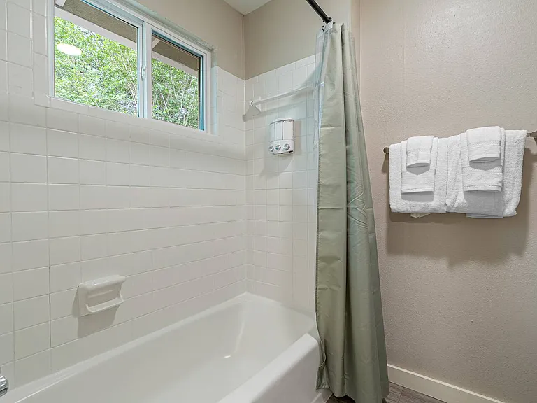 6811 Great Northern Blvd #K — Photo 16