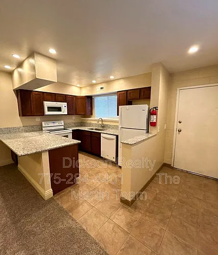 480 Sunshine Ln Photo 1