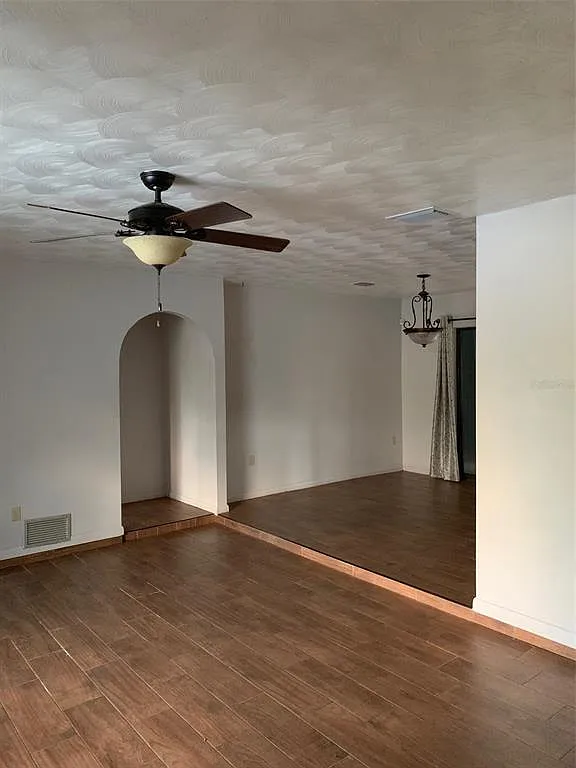 3 bed, 2.0 bath, 1792 sqft, $2,100 — Photo 3