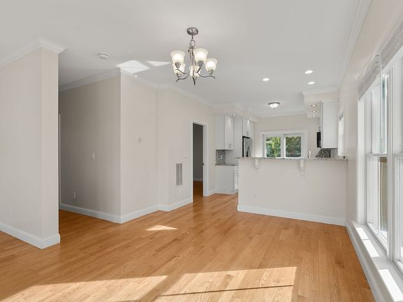 5th image of 2 Westbrook St #1