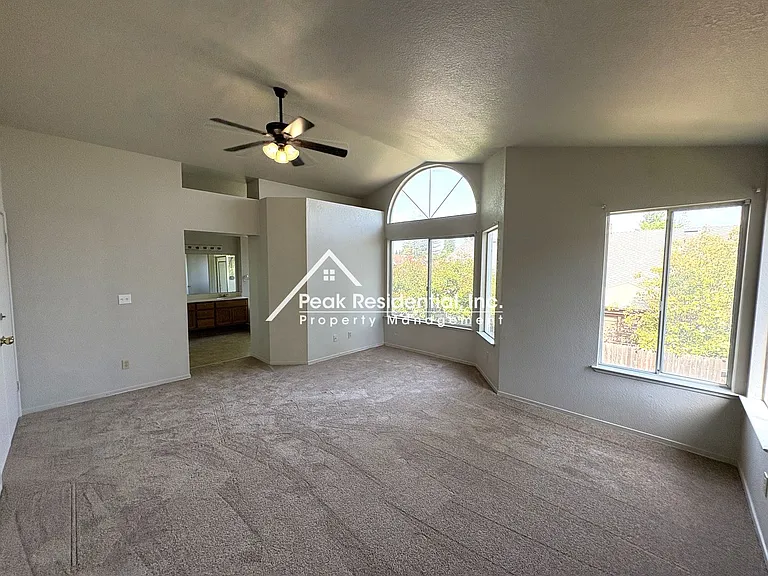 5621 Summit Dr — Photo 21