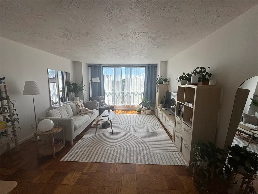 1 bed, 1.0 bath, 800 sqft, $3,000 — Photo 2