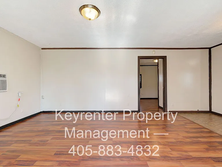 3607 SW 12th St — Photo 8