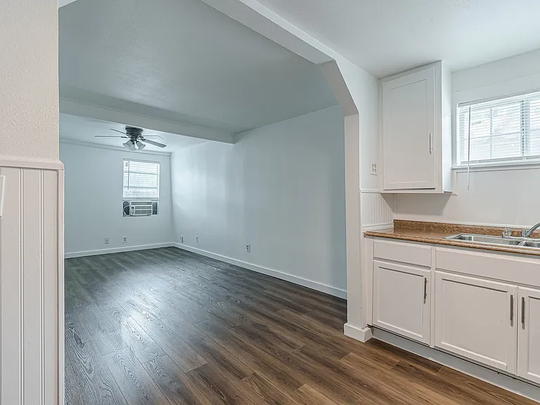 2407 S New Braunfels Ave #3 — Photo 2