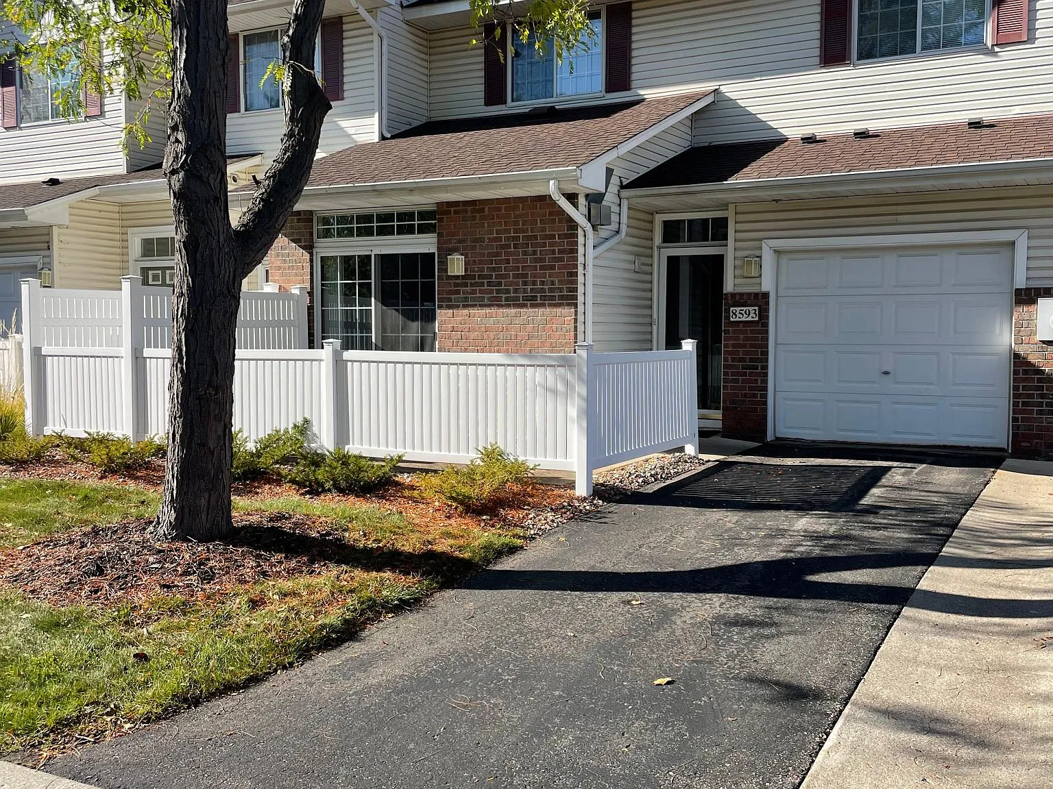 2 bed, 1.5 bath, 1226 sqft, $2,100 — Photo 1