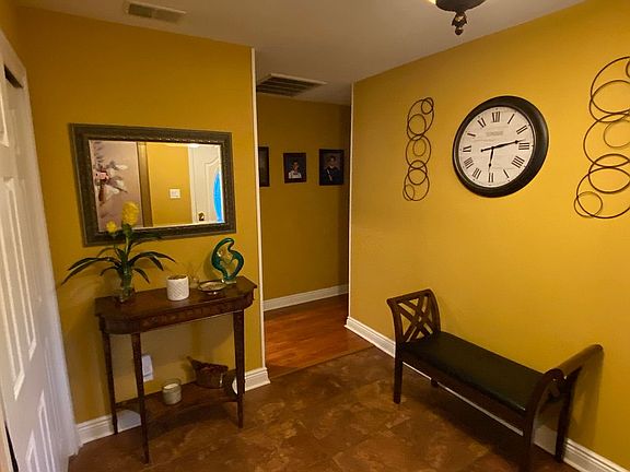 4th image of 11 Scott Ln