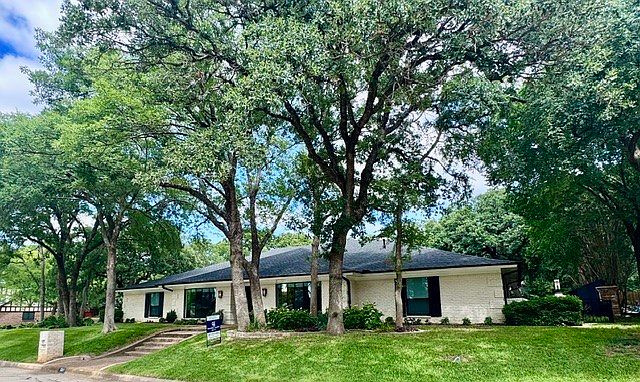 1st image of 501 Havenwood Ln N