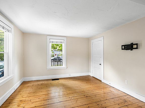 2nd image of 94 King St Floor 1
