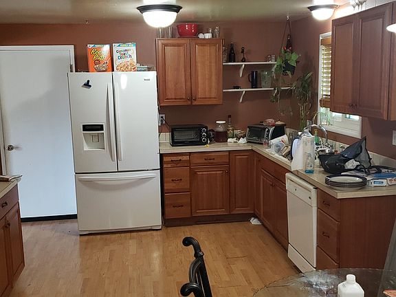 3rd image of 8419 NE Lewis Dr