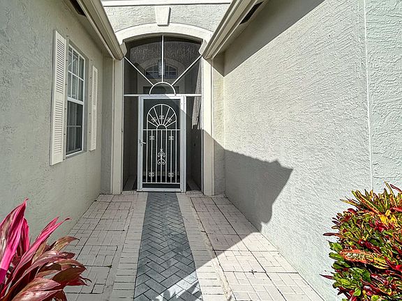 5th image of 419 SW Talquin Lane