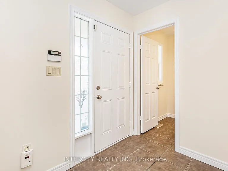 258 McMeeken Dr — Photo 4