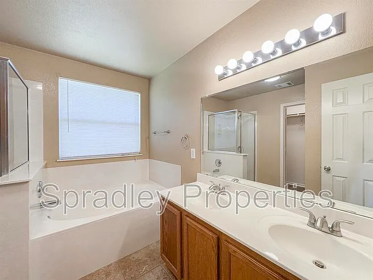 212 Avrshire Ln — Photo 12