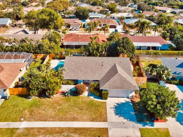 17768 Maplewood Dr, Boca Raton, FL 33487