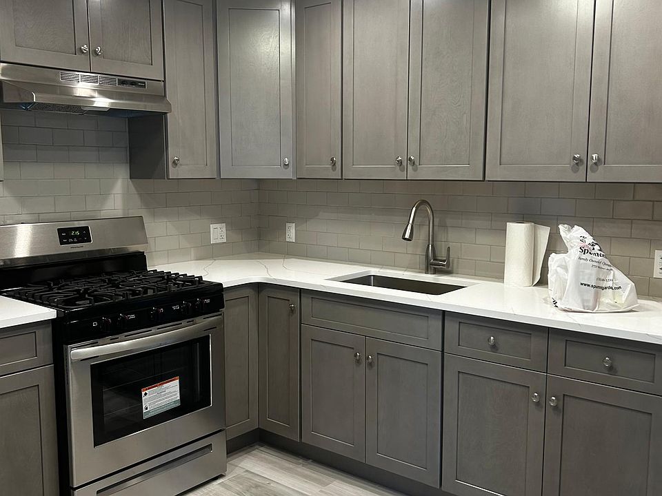 1st image of 218 Bay 14 St