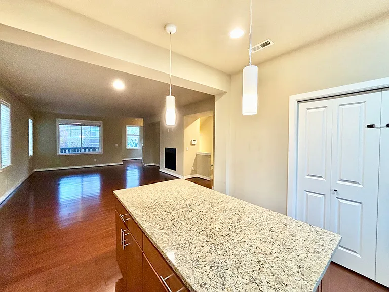 959 3rd Ave NE — Photo 8