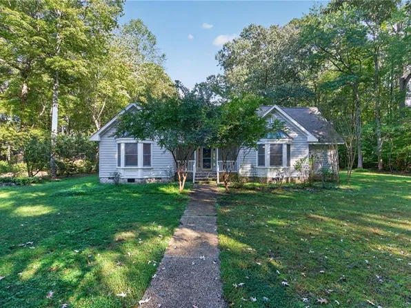 8139 Manor Dr, Gloucester, VA 23061