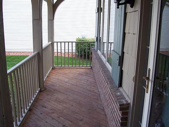 4th image of 5665 Versailles Ave