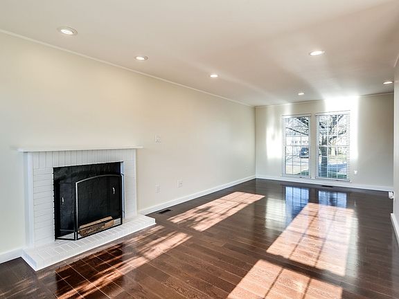 4th image of 1304 Longbow Rd