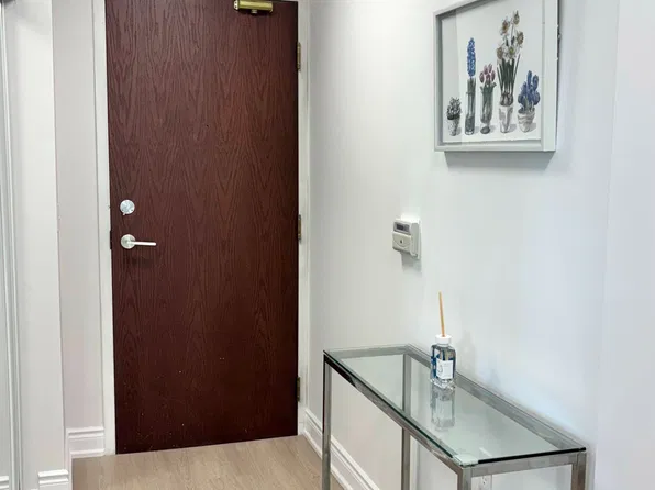 28 Olive Ave #811, Toronto, ON M2N 7E6