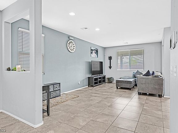 4th image of 1088 Water Cove St