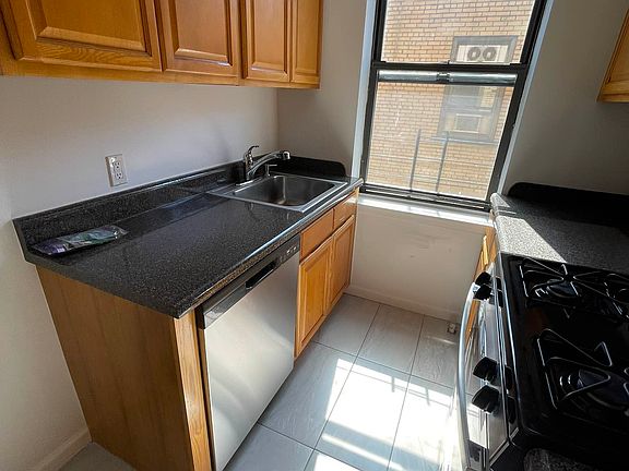 2nd image of 3121 29th St #6