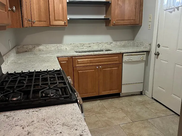 1537 Kingston Ave — Photo 2