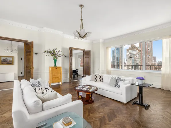 501 East 79th Street image 2 of 14