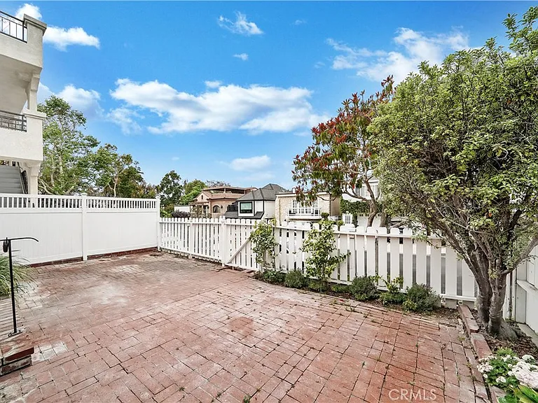 406 Jasmine Ave — Photo 3