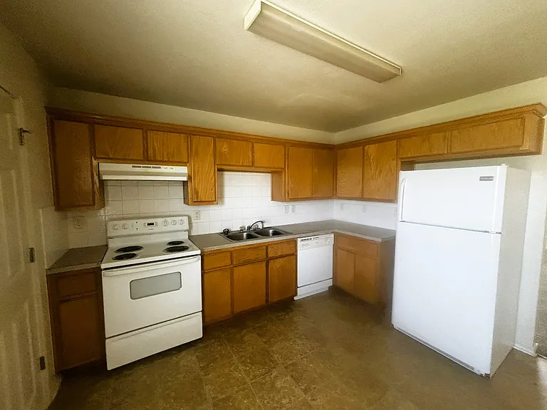 503 Bermuda #C — Photo 13