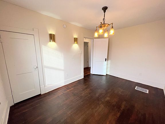 5th image of 606 N Walnut St