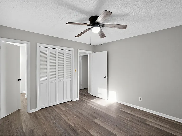 1494 Carpenter St — Photo 15